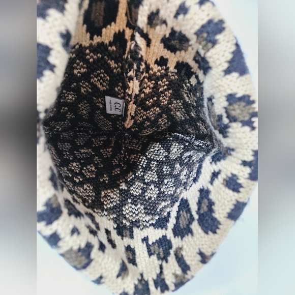 C.C Exclusive Hat Kid's Leopard Cap Warm Soft Pom Pom Beanie - Picture 5 of 5